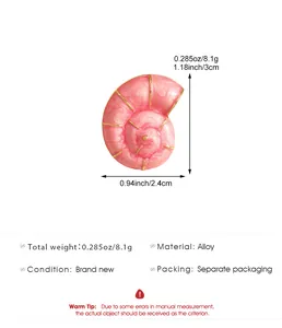 Detailansicht der rosa Muschelbrosche mit Größenangaben und Legierungsmaterial