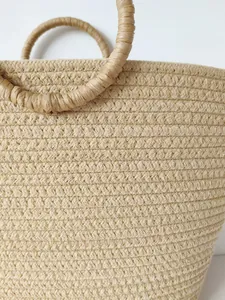 Grande borsa da spiaggia in corda di cotone intrecciata con una trama dettagliata