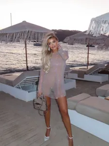 Robe en résille sexy à manches longues avec strass pour les fêtes et les vacances à la mer