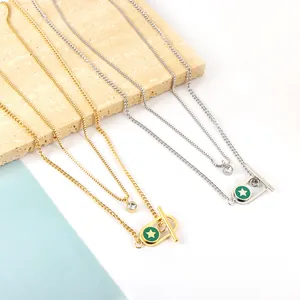 Elegante doppellagige Edelstahlkette mit Sternanhänger und T-Bar-Knebelverschluss.