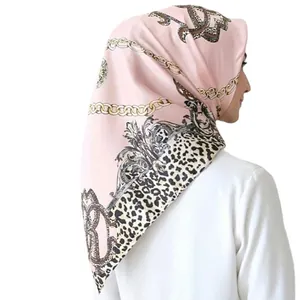 Elegant 90x90cm pink silk scarf with vintage leopard and gold chain print