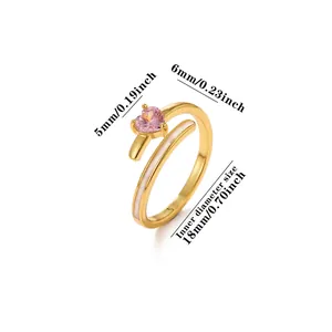 Detailansicht des 18K vergoldeten rosa Herz-Zirkonia-Rings mit Größenbezeichnungen