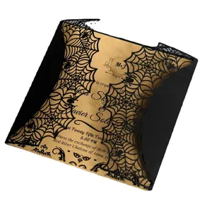 Halloween-Einladung mit schwarzem Spinnennetz-Cover und Kraftpapier-Einleger