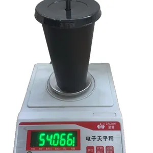 22oz 650ml matte black PP plastic cup with lid and straw on a digital weight scale