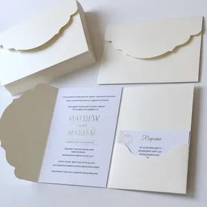 Ensemble d'invitations de mariage crème élégant avec enveloppes festonnées