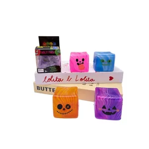 Cubes de glace spongieux d'Halloween à rebond lent avec des expressions amusantes