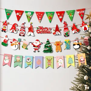 Detailansicht verschiedener festlicher Zeichentrick-Weihnachtsanhänger und Banner