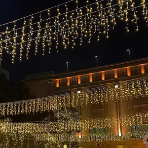 Θερμά λευκά αδιάβροχα LED φωτάκια κουρτίνα για χριστουγεννιάτικη εξωτερική διακόσμηση.