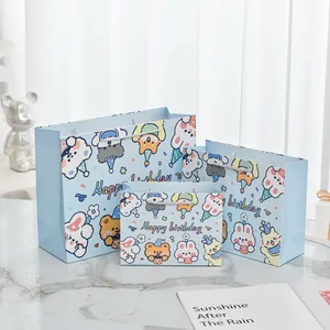 Set aus drei niedlichen Comic-Geschenktüten in verschiedenen Größen für Geburtstage
