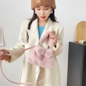 Plüschige rosa Umhängetasche mit Kunstfellschleife für Herbst- und Winteroutfits
