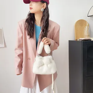 Elegante weiße Handtasche aus Nerzimitat mit Schleife, stilvolle Umhängetasche für den Winter