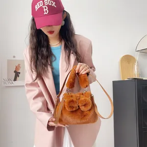 Stilvolle braune flauschige Kunstpelz-Handtasche mit süßer Schleife für den Winter