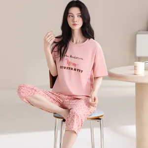 Pyjama en coton rose pour femme avec t-shirt manches courtes et pantalon léopard