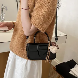Petit Sac Carré en PU Aspect Cuir Ciré Vintage Avec Poignée Supérieure et Boucle Décorative Sac à Bandoulière pour Femme