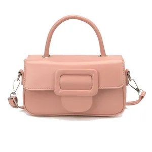 Élégant petit sac à main rose en cuir ciré avec poignée supérieure et détail boucle