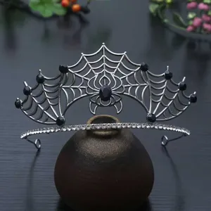 Aufwendiges silbernes Spinnennetz-Diadem mit schwarzen Edelsteinen für Halloween-Events