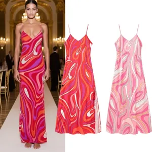 Rückenfreies Maxikleid mit floralem Wirbelmuster für den Sommerurlaub in Rot und Rosa