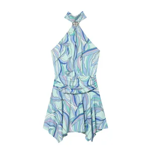 Vue de face de haute qualité d'une mini robe d'été dos nu imprimée avec une jupe évasée