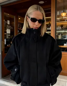 Veste en laine noire surdimensionnée à col montant, style urbain chic et moderne