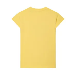 Vista posterior de una camiseta amarilla de manga corta y cuello redondo para mujer.