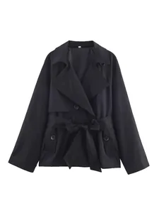 Elegante gabardina corta negra para mujer con cuello de solapa y cinturón ajustable