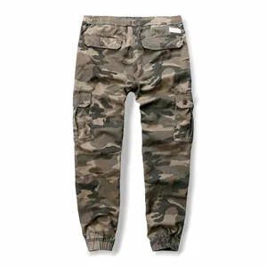 Pantaloni cargo mimetici da uomo foderati in pile pesante con polsini elastici.