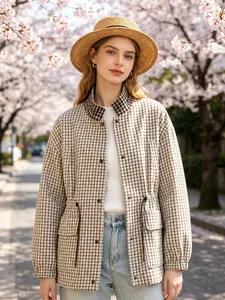 Veste à carreaux vintage pour femmes avec un motif à carreaux élégant et cordon