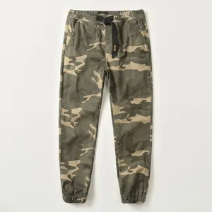 Klassische Vintage-Cargo-Hose für Herren in Woodland-Camouflage mit verstellbarem Gürtel