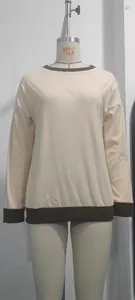 Sweat-shirt ample à col rond et manches longues doté de finitions côtelées brunes