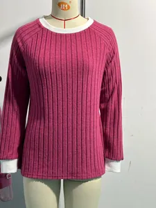 T-shirt a maniche lunghe a costine da donna con girocollo e blocchi di colore magenta