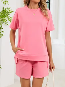 Stylish pink round neck T-shirt and pocket drawstring shorts two-piece lounge set for women