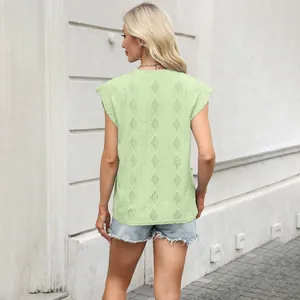 Vue arrière détaillée d'un top en tricot vert clair avec motif jacquard en diamant