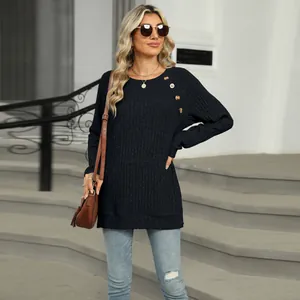 Élégant sweat-shirt noir côtelé à manches longues et boutons décoratifs aux épaules