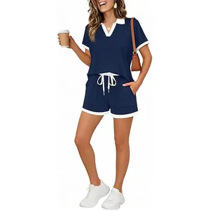 Navyblaues zweiteiliges Sportset für Damen mit weißem Kontrastbesatz Polo-Top und Shorts