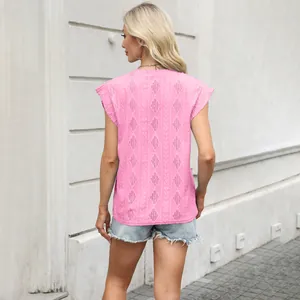 Vue arrière détaillée d'un haut en maille rose sans manches avec motif jacquard