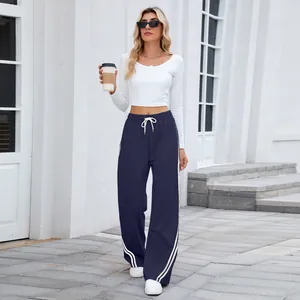 Pantalon de jogging large bleu marine avec bandes latérales blanches et cordon