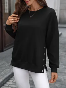 Damen Sweatshirt in Schwarz mit langen Ärmeln und modischen seitlichen Druckknöpfen