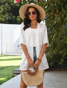 Elegante cárdigan blanco de manga corta para protección solar de verano y estilo moda