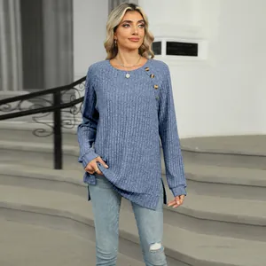 Élégant sweat-shirt bleu en maille côtelée pour femme avec boutons et fente latérale