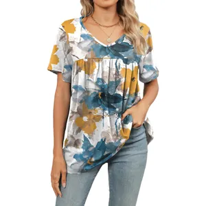 Top informal de mujer con cuello en V, estampado floral azul y amarillo y plisado