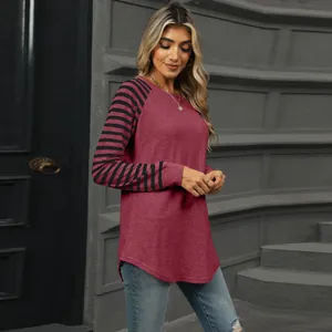 Casual round-neck long-sleeve T-shirt featuring contrast striped sleeves and swallowtail hem.
