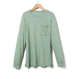 Casual saliegroen T-shirt met lange mouwen, ronde hals, borstzak en zijsplitjes