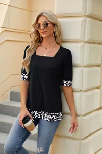 Dettaglio di una maglietta nera da donna con scollo quadrato, bordo leopardato e maniche a sbuffo