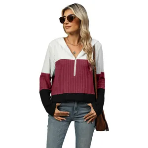 Lässiger Damen-Kapuzenpullover mit Reißverschluss und Farbblock in Weiß, Burgunder und Schwarz