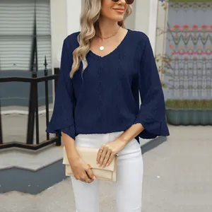 Navy blue V-neck t-shirt with diamond hollow jacquard and flared sleeves for spring 2025