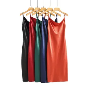 Collection élégante de robes midi nuisettes en satin à col bénitier en cinq tons vibrants