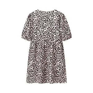 Vue détaillée du dos d'une robe décontractée pour femmes avec imprimé léopard