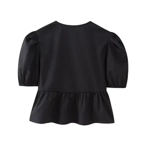 Vue arrière détaillée d'une blouse noire à manches bouffantes et basque pour femmes