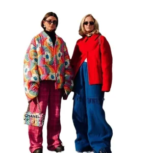Modische Damen Steppjacke mit Regenbogen-Blumenmuster für den angesagten Herbst-Winter-Look