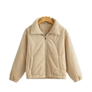 Stylische beige Cord-Steppjacke für Damen mit Stehkragen und vorderem Reißverschluss